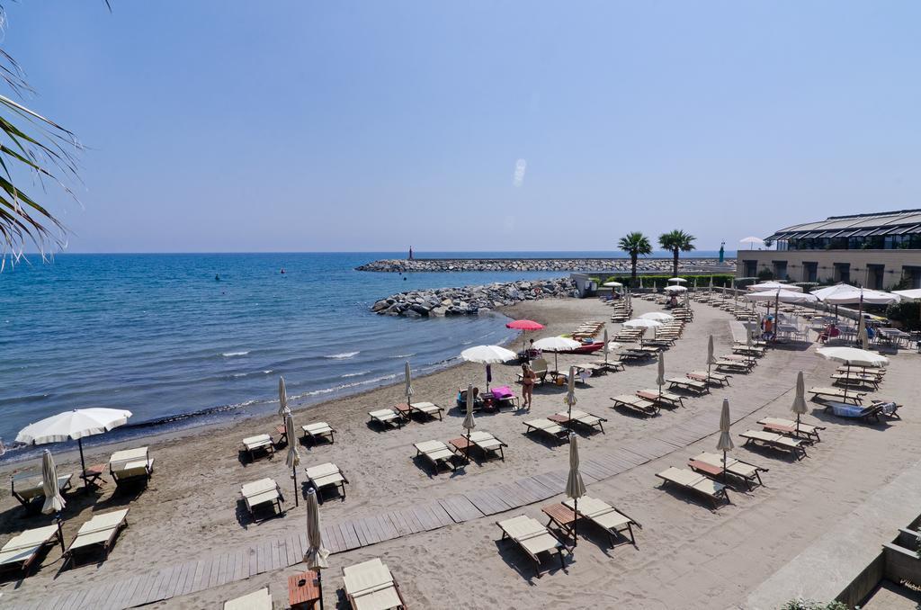 Hotel Riviera Dei Fiori San Lorenzo al Mare Dış mekan fotoğraf